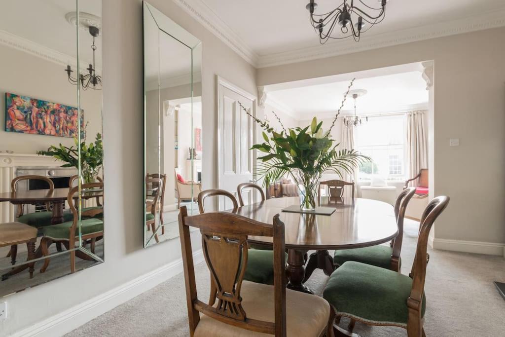 Four Bedroom Townhouse In Famous Suffolks Area เชลเทนแฮม ภายนอก รูปภาพ
