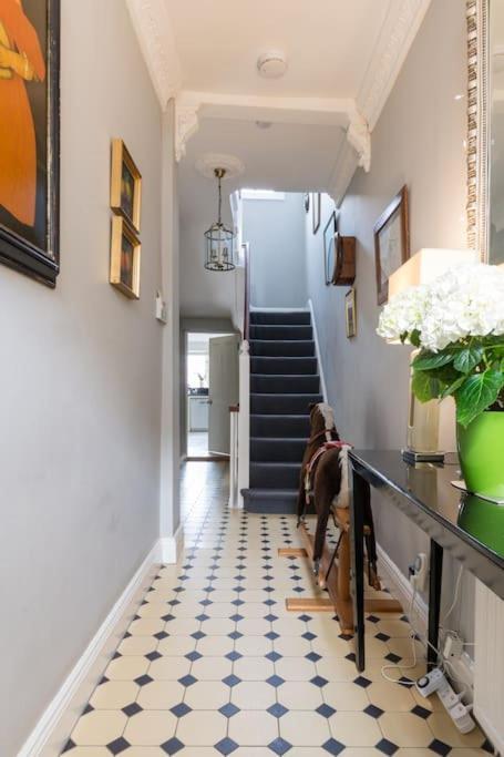 Four Bedroom Townhouse In Famous Suffolks Area เชลเทนแฮม ภายนอก รูปภาพ