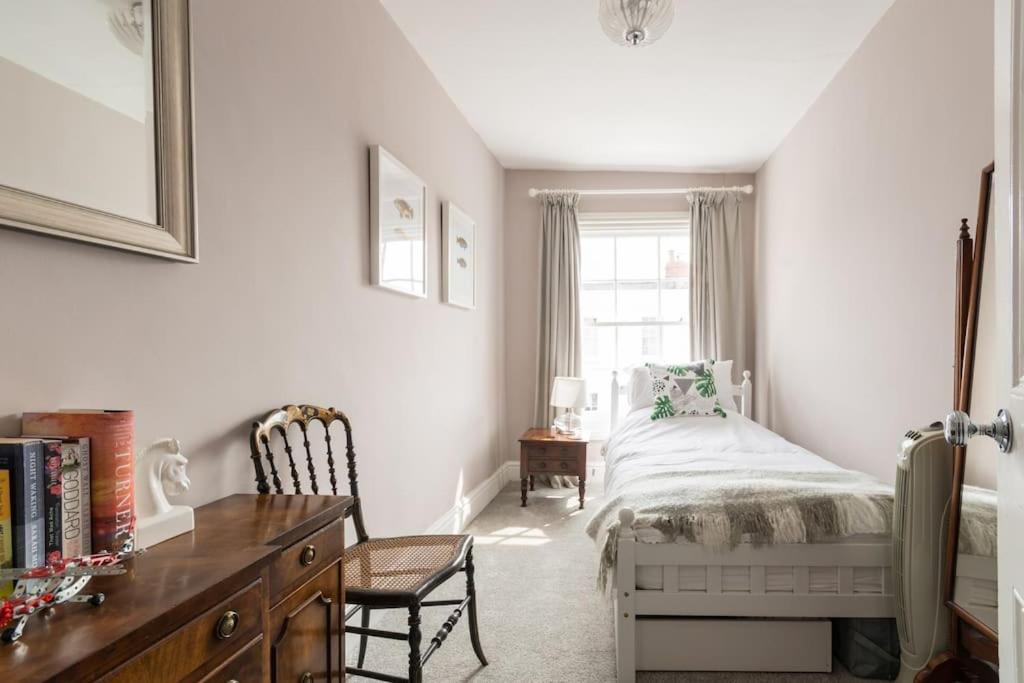 Four Bedroom Townhouse In Famous Suffolks Area เชลเทนแฮม ภายนอก รูปภาพ
